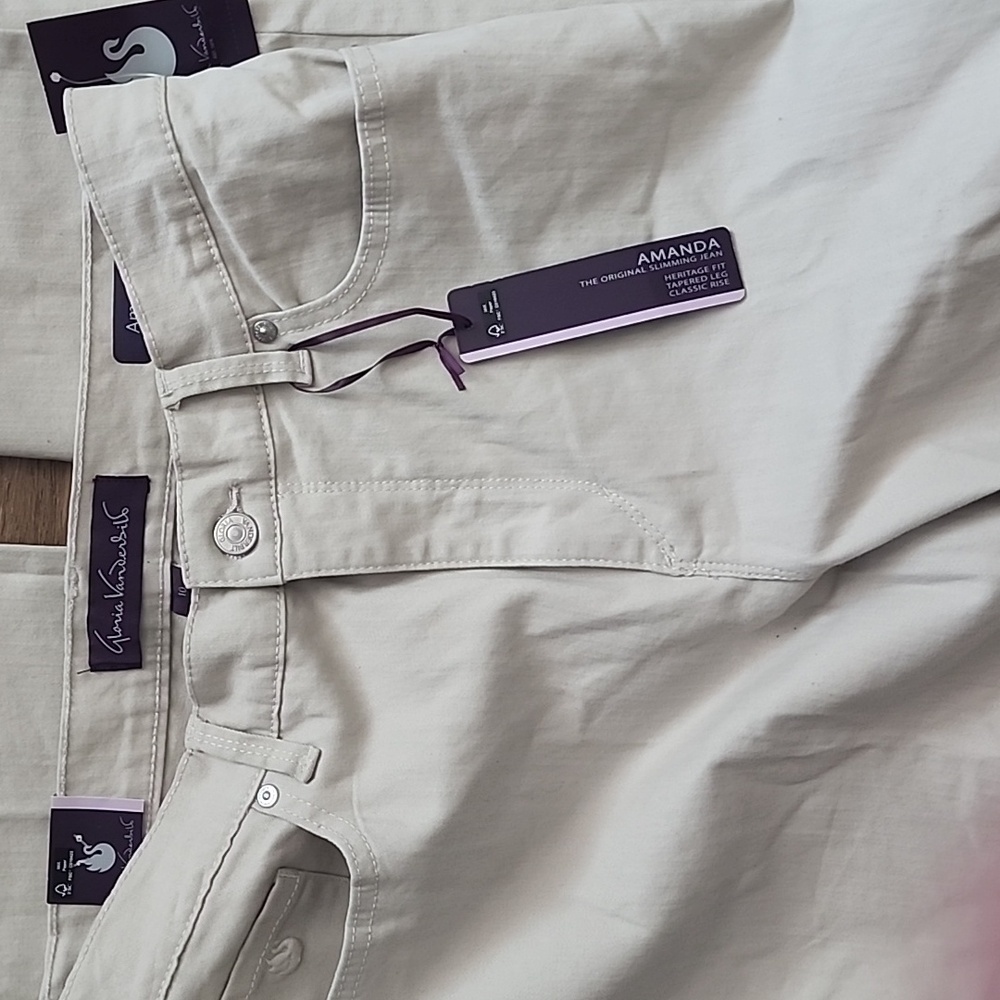 Gloria Vanderbilt NEW Beige Embroidered Amanda Jeans - Picture 4 of 5